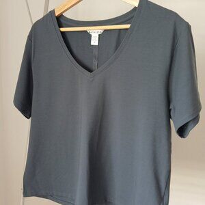 NWOT Athleta Essential V-Neck Tee